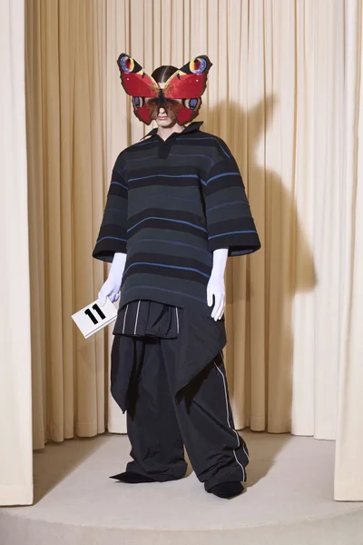 Look 11